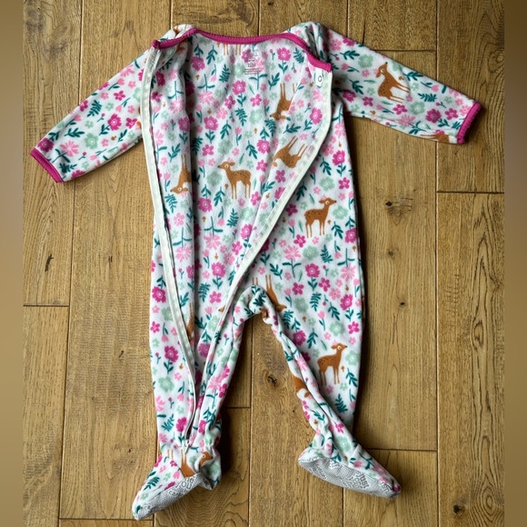 Carter’s Bundle of Two Fleece Footie Pajamas size 12 Months - Picture 5 of 11